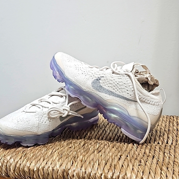 Nike Air Vapormax size 7 women's - Picture 4 of 6
